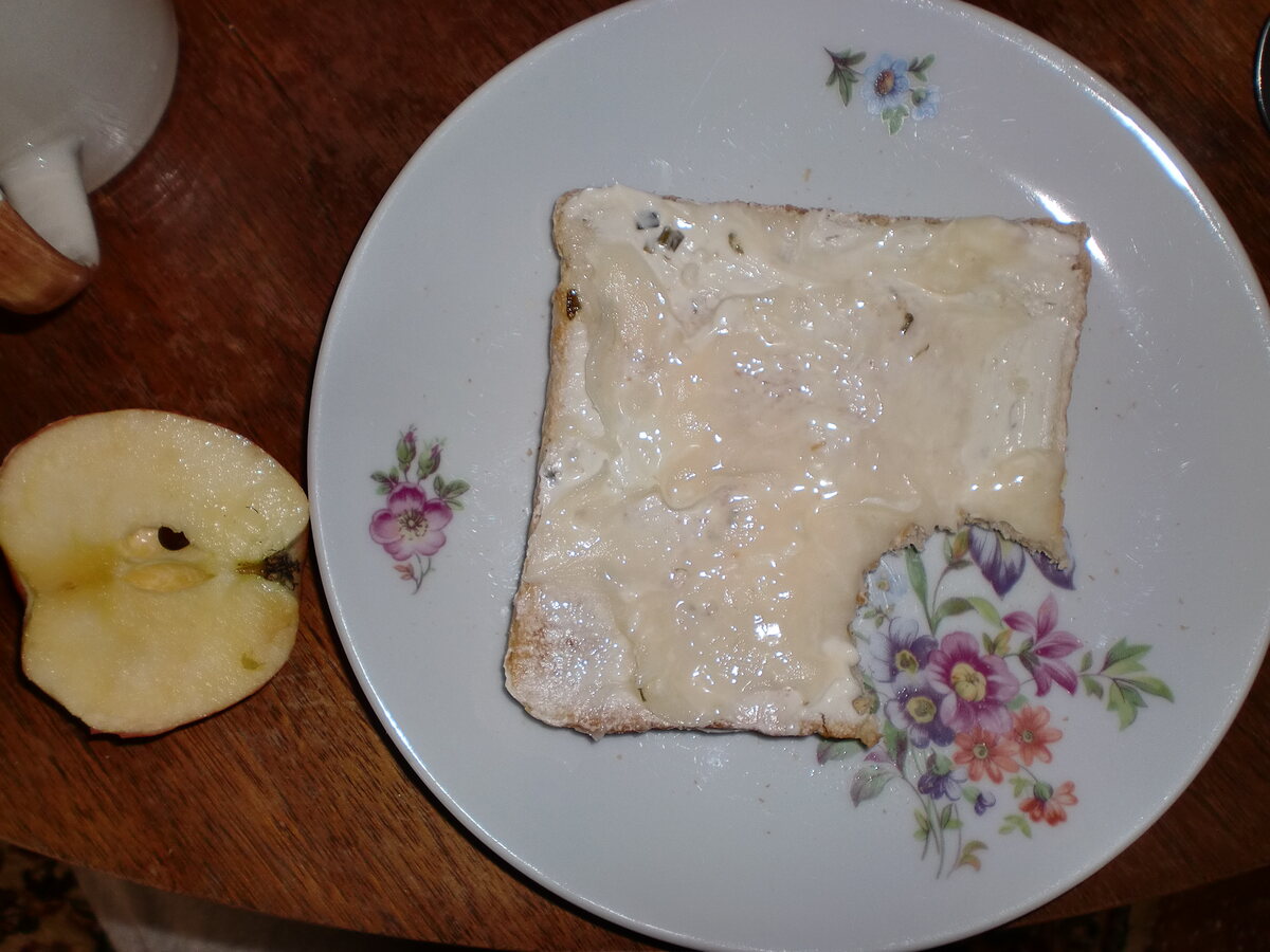 Toast with honey and cheese and half an apple