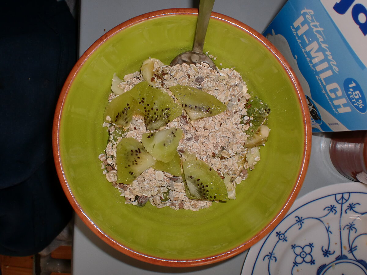 Müsli with kiwi